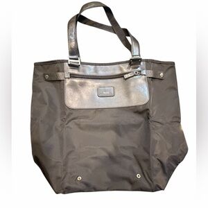 🖤TUMI Black Pack-A-Way Travel Bag.  Great for when you shop while on the road!